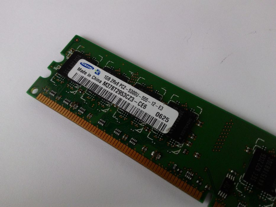 Оперативная память Samsung DDR2-333 1024MB PC2-5300 (M378T2953CZ3-CE6)
