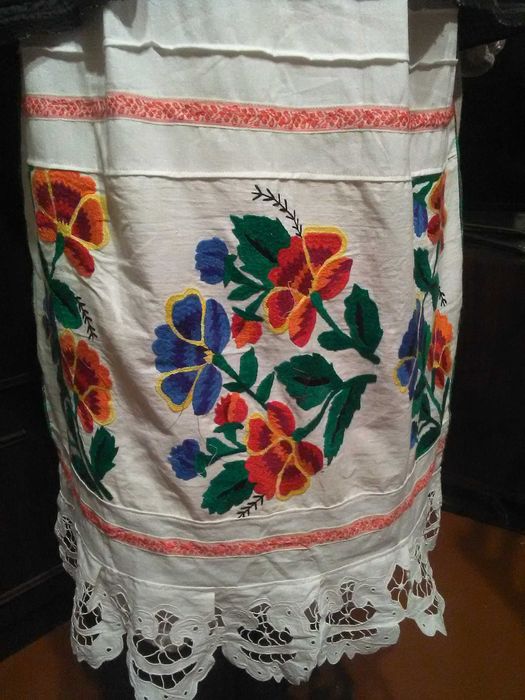 Розпродаж.Фартухи  старовинні , корсетка ,наволочки