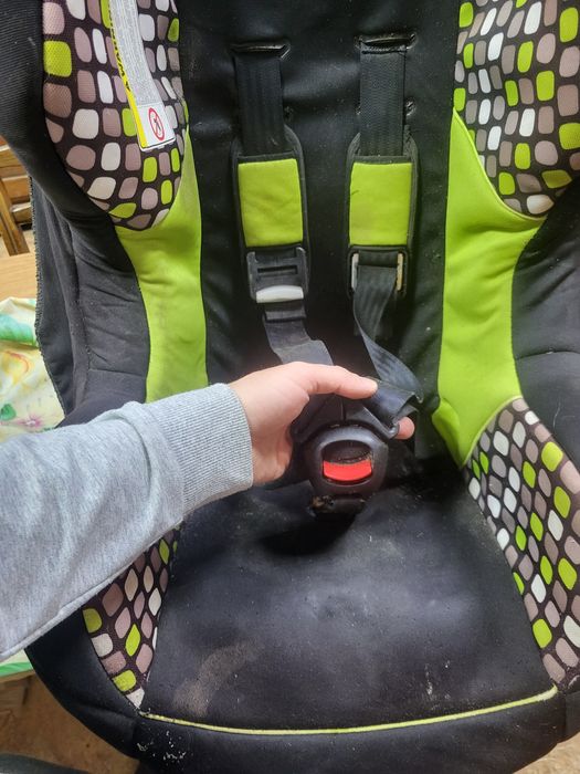 Детское кресло в авто