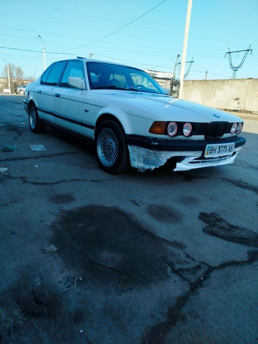 Продам БМВ Е32 7серии