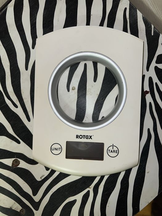 Весы кухонные почти новые