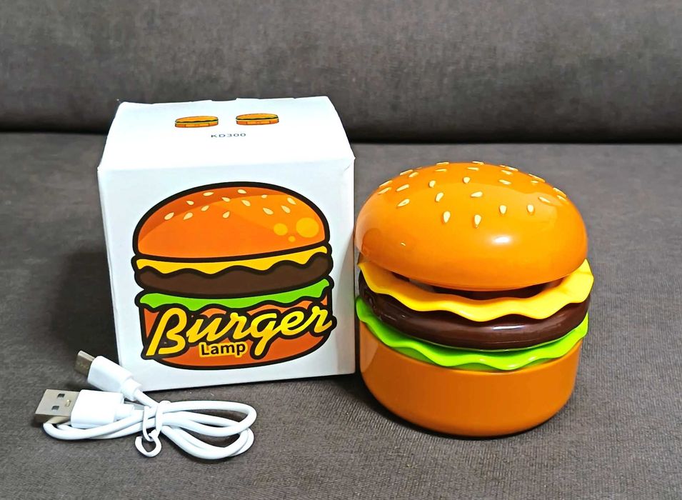 Candeeiro de mesa em formato de hambúrguer com afia-lápis.