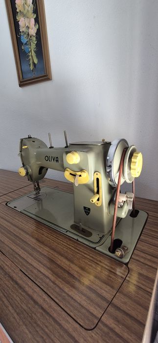 Maquina costura oliva