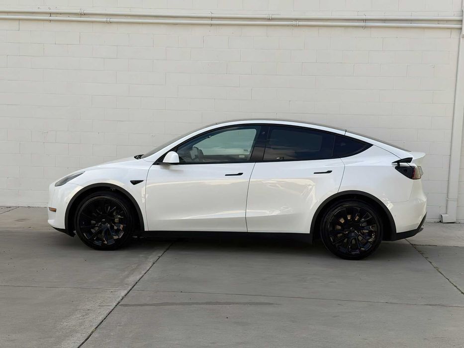 Tesla Model Y      2020