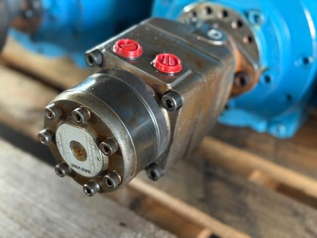 PRZEKŁADNIA WALCOWA dużej mocy hydrauliczna BREVINI BPH213K z silnikiem hydraulicznym brevini arf200g25