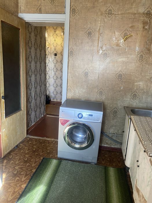 Продам 2-х кім.кв на 4-му районі .