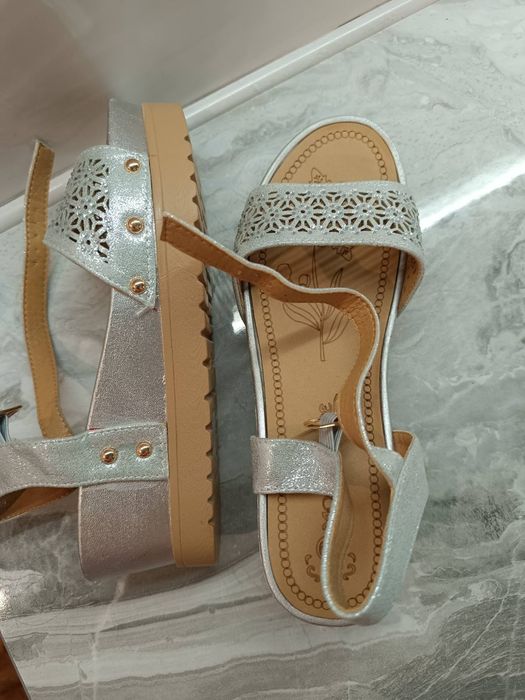 Нові босоніжки,розмір 37