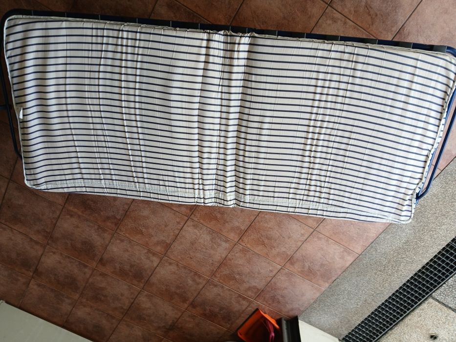Cama de hóspedes dobrável