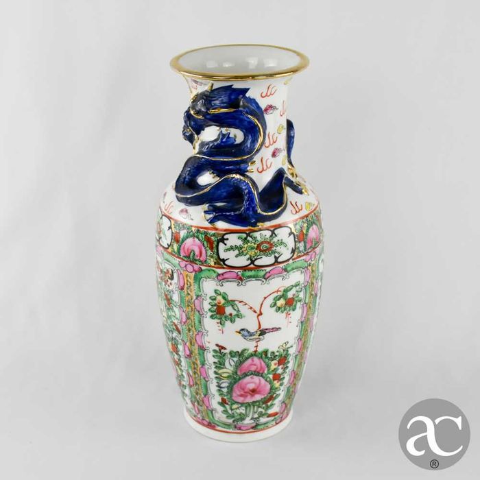 Jarrão em porcelana da China decoração Mandarim com dragões em relevo, circa 1960