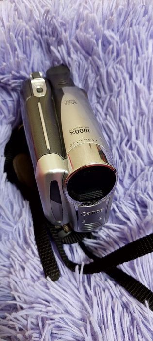 Відеокамера Canon DC230
