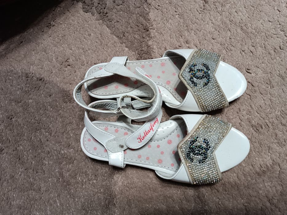Бесплатно босоножки на девочку 5-6лет