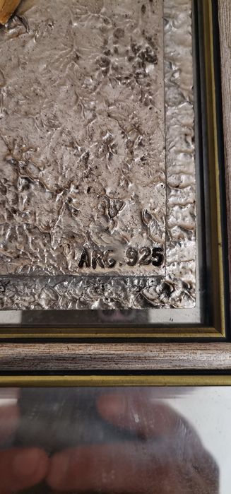 Belíssimo Quadro em  prata 925 espelhado com relevo, moldura em madeir