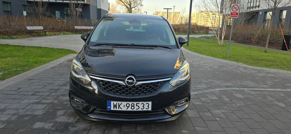 Opel Zafira Nowa pompa wody paski tarcze i 7 osobowy opony zimowe