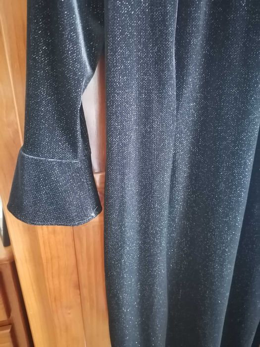 Vestido cerimónia veludo preto leve meia estação, brilhos prata tam 38