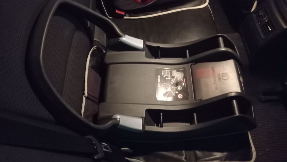Trio Peg-Perego com cadeira alcofa, ovinho e suporte para carro