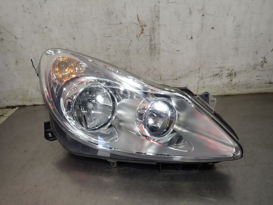 LAMPA PRAWA PRZEDNIA OPEL CORSA D