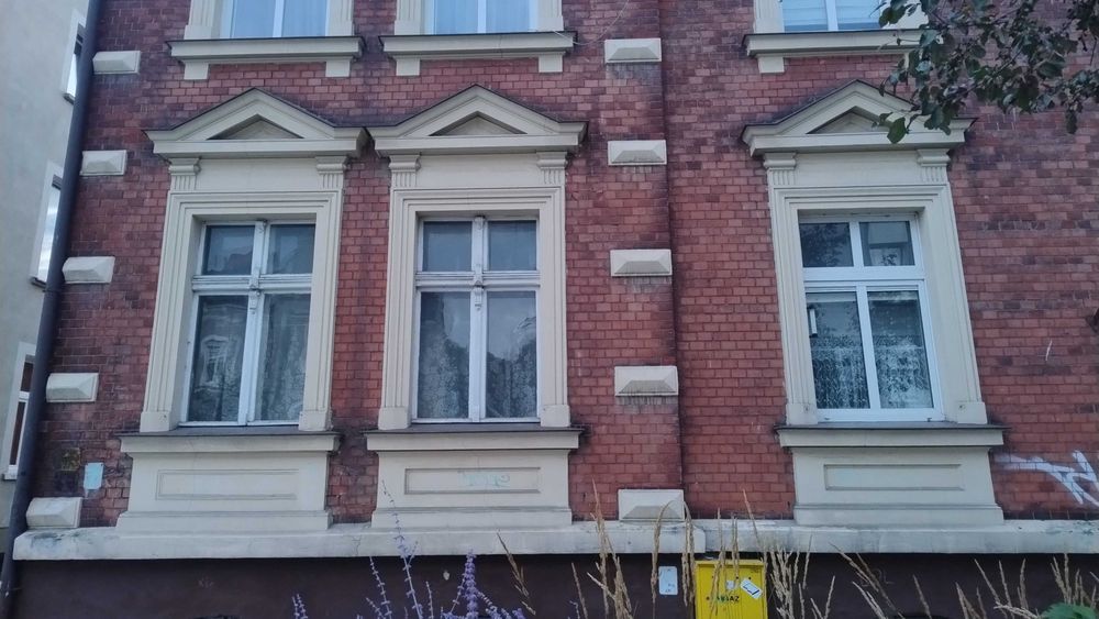 Stare okna drewniane z kamienicy – do renowacji / dekoracji
