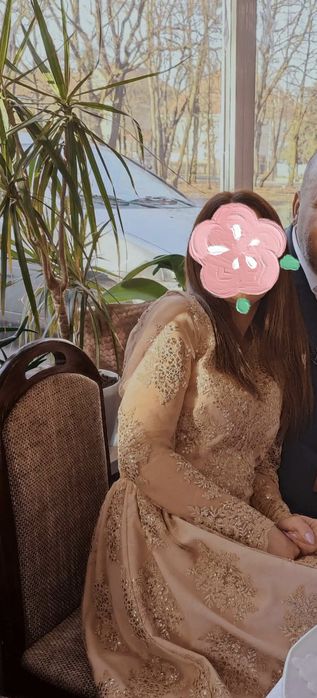 Piękna złota sukienka r 38