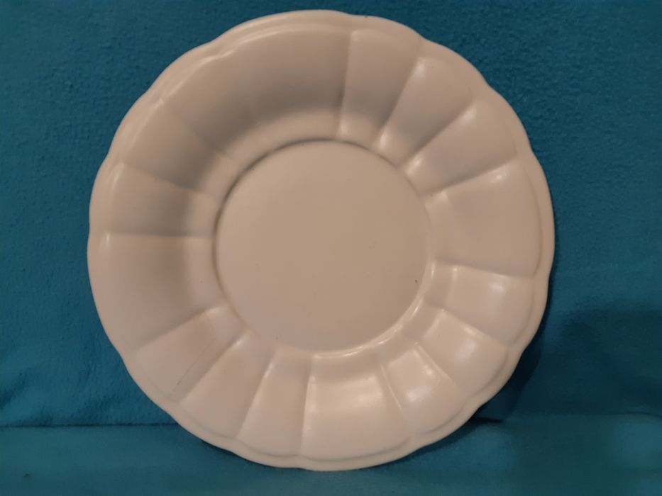 Pratos decorativos de louça