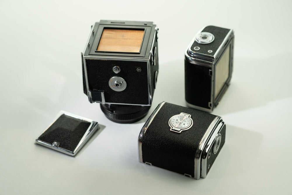 Kiev 88 com Lente 80mm f/2.8 + 2 Backs de Filme – Vende-se no Estado
