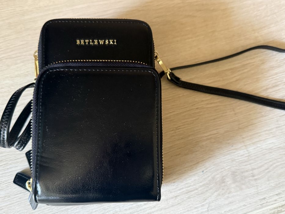 Mała torebka na telefon ze skóry ekologicznej marki Betlewski