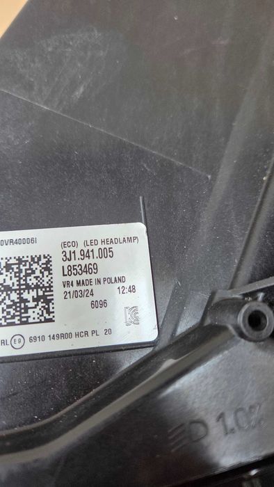VW Passat B9 lampa przód przednia xenon full led komplet eu l+p