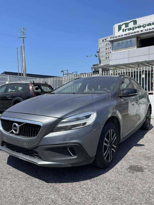 Volvo V40 Cross Country 2017 para peças!