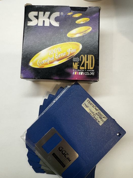 Dyskietki 3.5 MF2DD 10 sztuk + 2 inne gratis