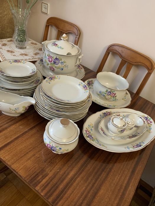 Фарфоровий столовий сервіз