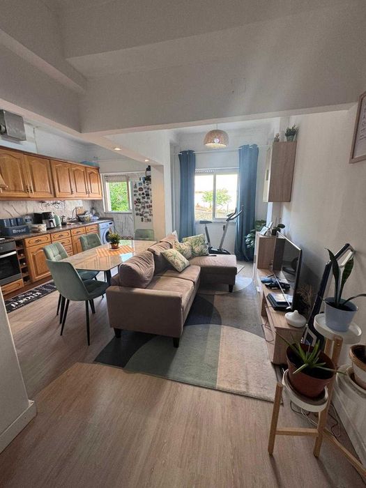 Quarto p/ Casal em Alhandra c casa de banho privativa e marquise