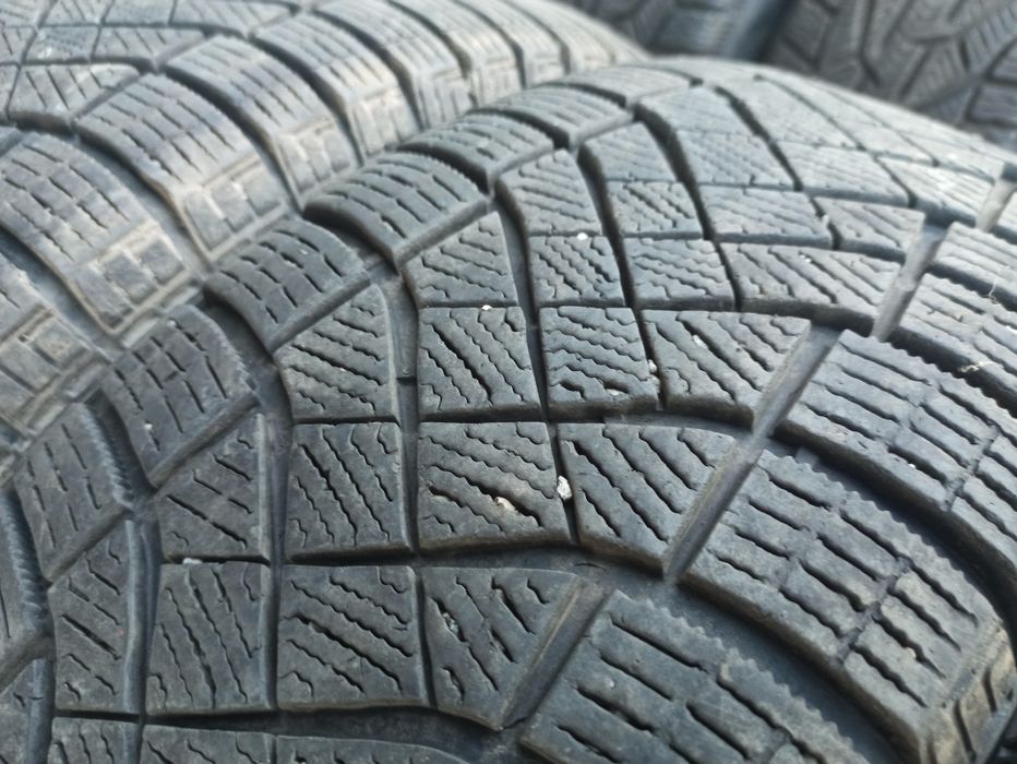 Зимние шины 215/65 R16 Triangle TR777 Pirelli Ice Zero FR Nexen
