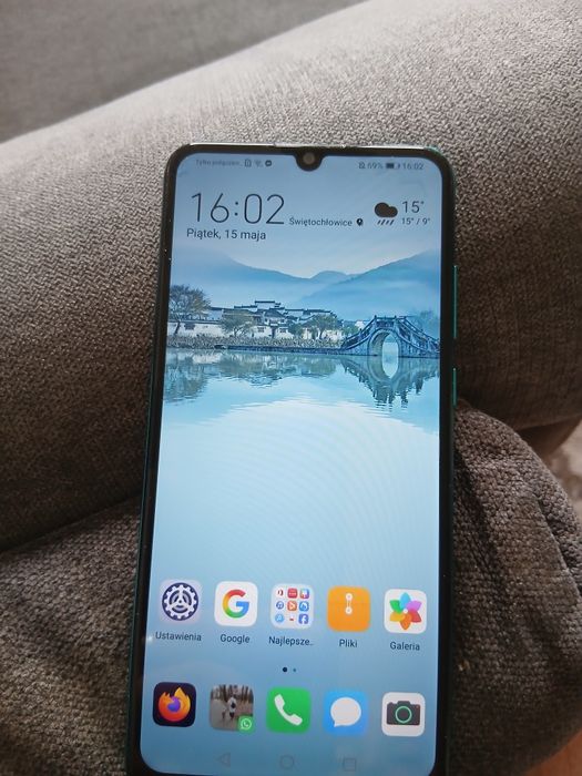 Huawei y6p  stan bdb ladowarka etui
