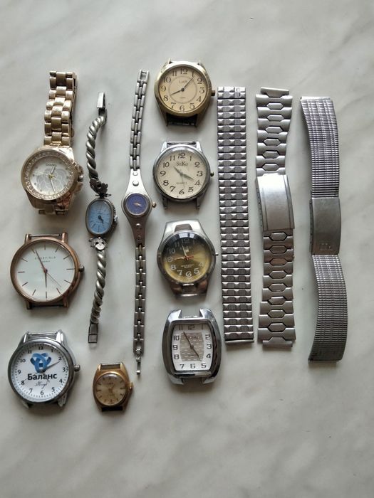 Часы наручные мужские и женские.