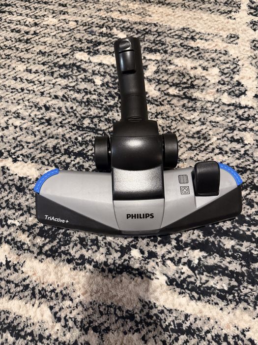 Это насадка-щетка Philips TriActive+ (модель 432200426702)