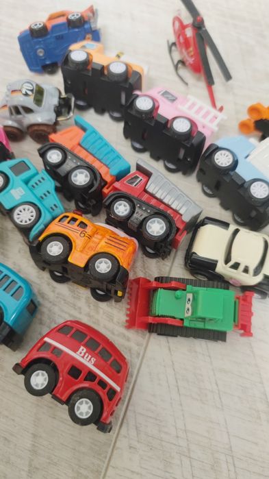 Набір машинок 18 шт маленькі металеві та пластикові
