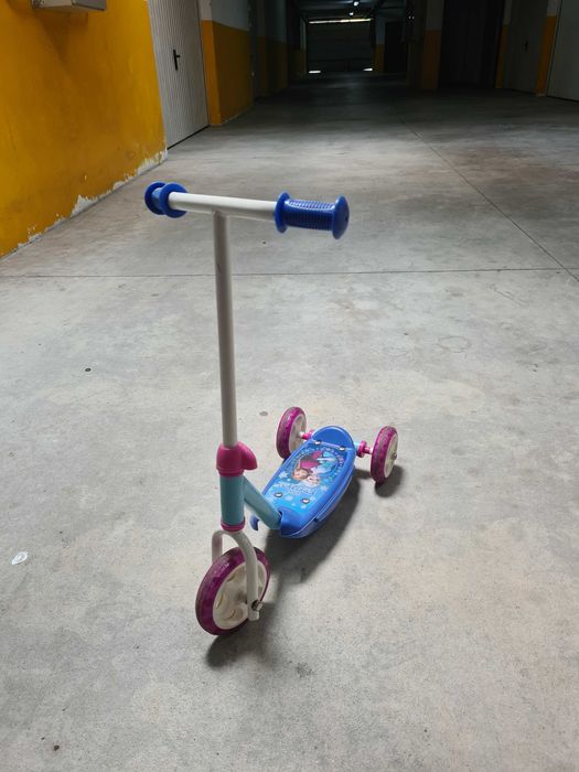 Trotinete Frozen - baratinha