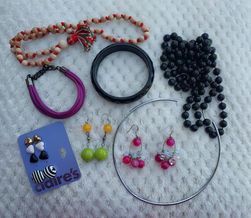 Zestaw sztucznej biżuterii I