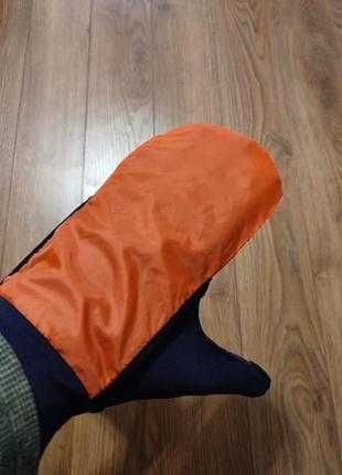 Сенсорные функциональные перчатки с защитой от непогоды.
INOC