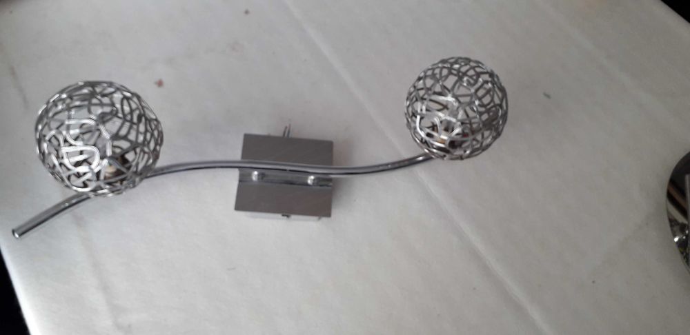 2 candeeiros com lâmpadas led