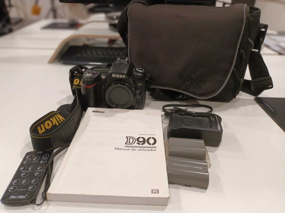 Nikon D90 + Objetiva AF-S 18-200mm VR + Acessórios em Excelente estado
