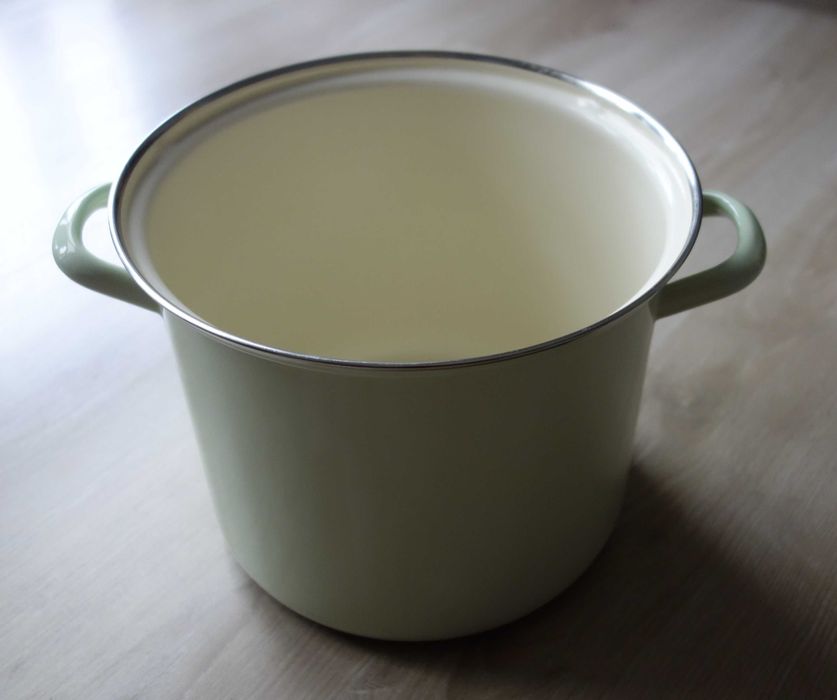 Garnek Riess emaliowany 6l bez pokrywki - jasno zielony