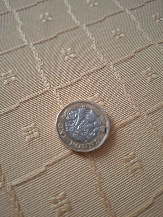 Moeda one pound 2016. Face da rainha