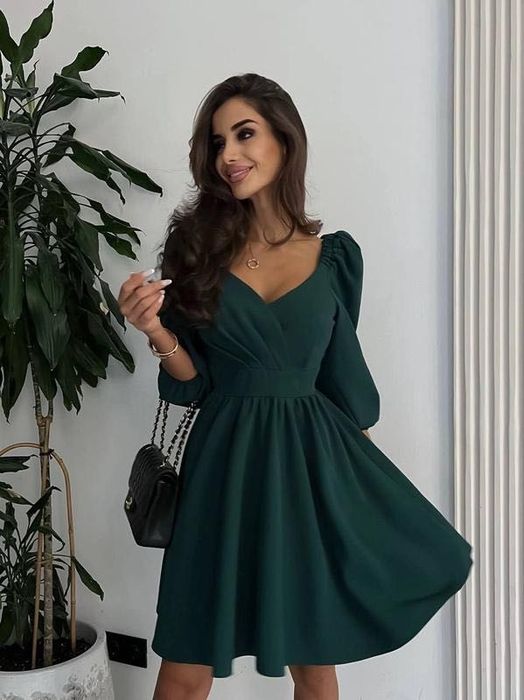 Смарагдова сукня