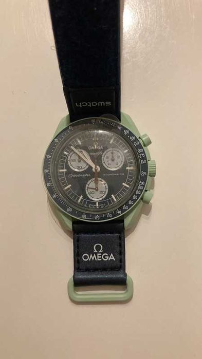 Earth Omega x Swatch SO33G100 Cykl Planety