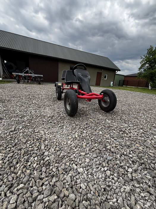 Gokart na pedały bez gałki na biegach i troszke rdzy przy regulowaniu siedzenia i pedałach