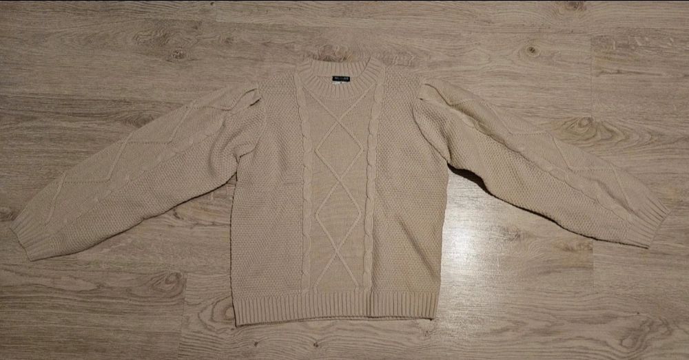 Sweter z przepięknym wzorem bufiaste rękawki kremowy