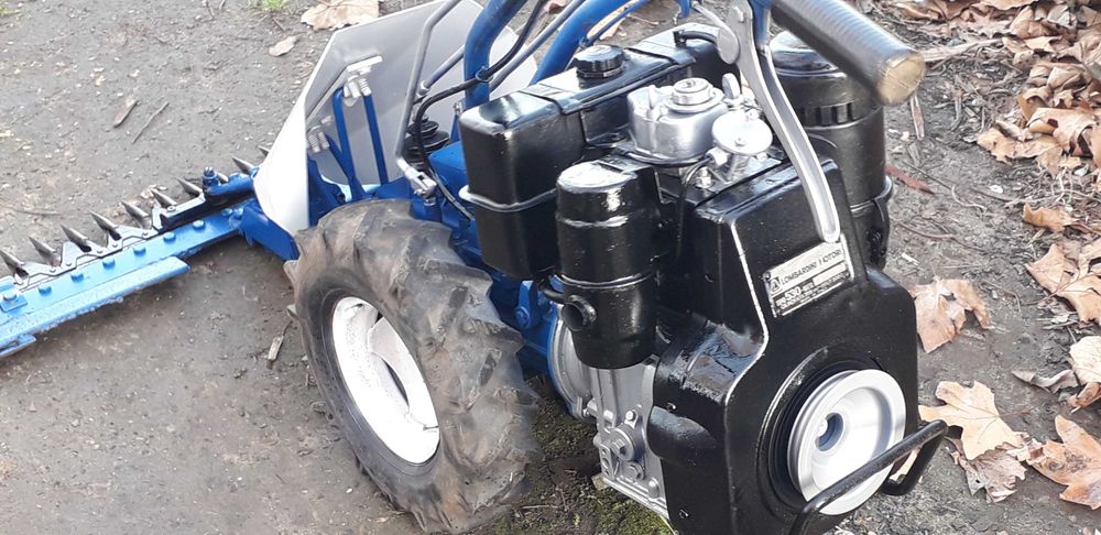 motoceifeira\gadanheira S.E.P. com motor lombardini a gasoleo.