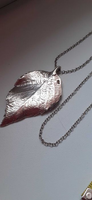 Wisiorek z łańcuszkiem dł. 76 cm srebro 925 sygnowane.