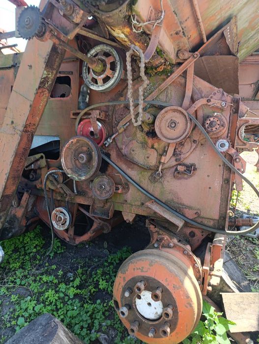 Нива СК 5 М,+ ще є різні запчастини до ниви ,+ще є жатка на 5 м