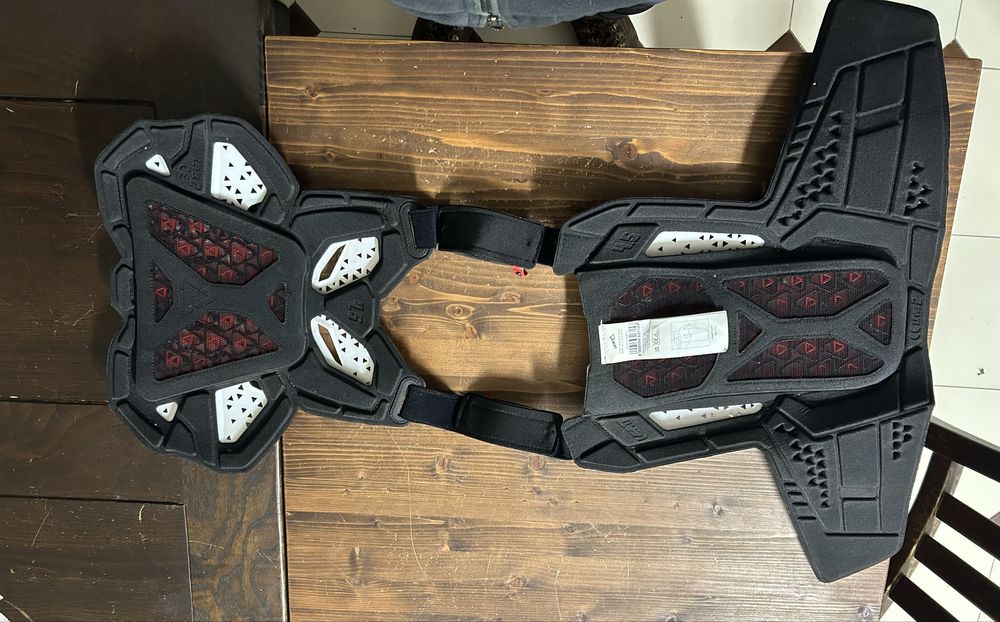 Peitoral Leatt 4.5 EVO